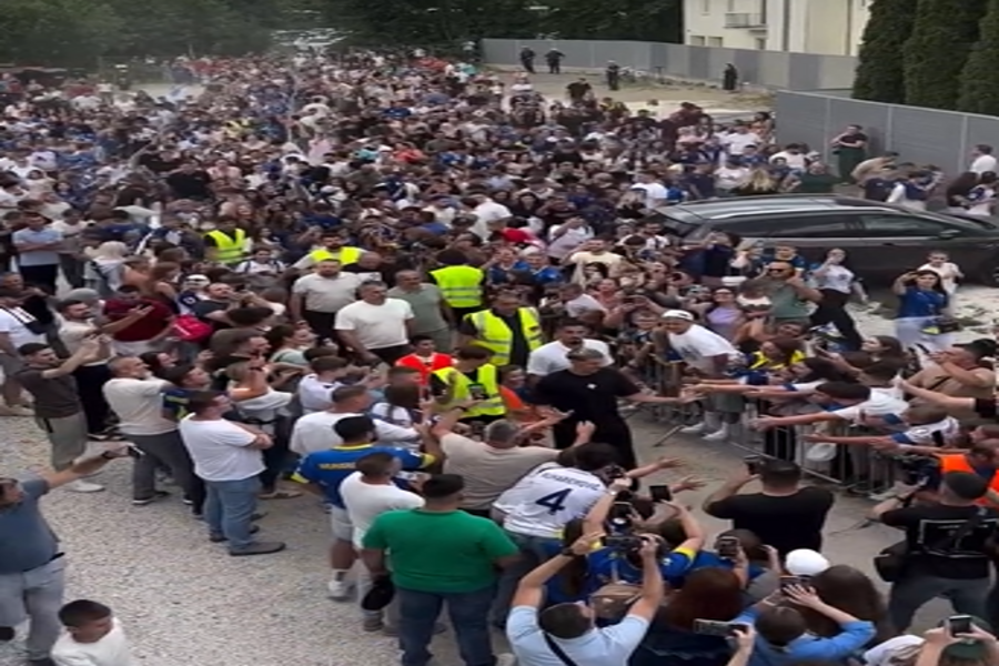 SPEKTAKL U KLAGENFURTU: Tarik Muharemović se vratio, masa navijača ga dočekala sa oduševljenjem (VIDEO)