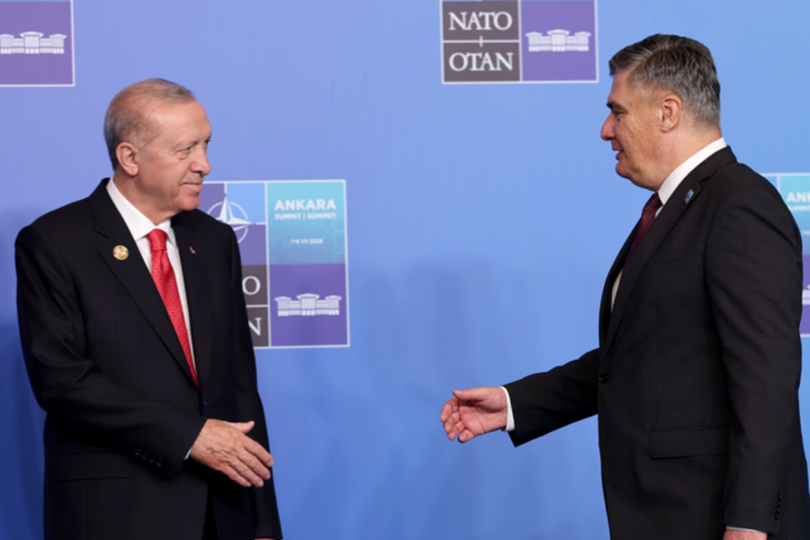 'JUTROS SAM SAZNAO ŠTA NAM JE UVALIO': Milanović prasnuo u smijeh zbog Erdoganovog poklona