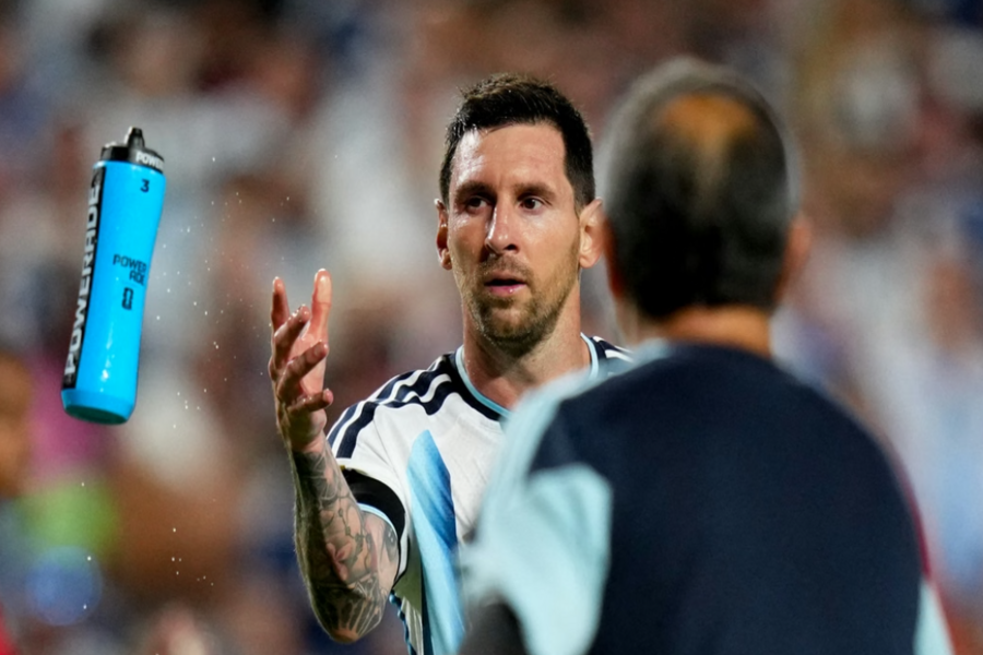 CIJELI SVIJET BRUJI O OVOM SNIMKU: Je li Messi izvršio pritisak na sudije? (VIDEO)