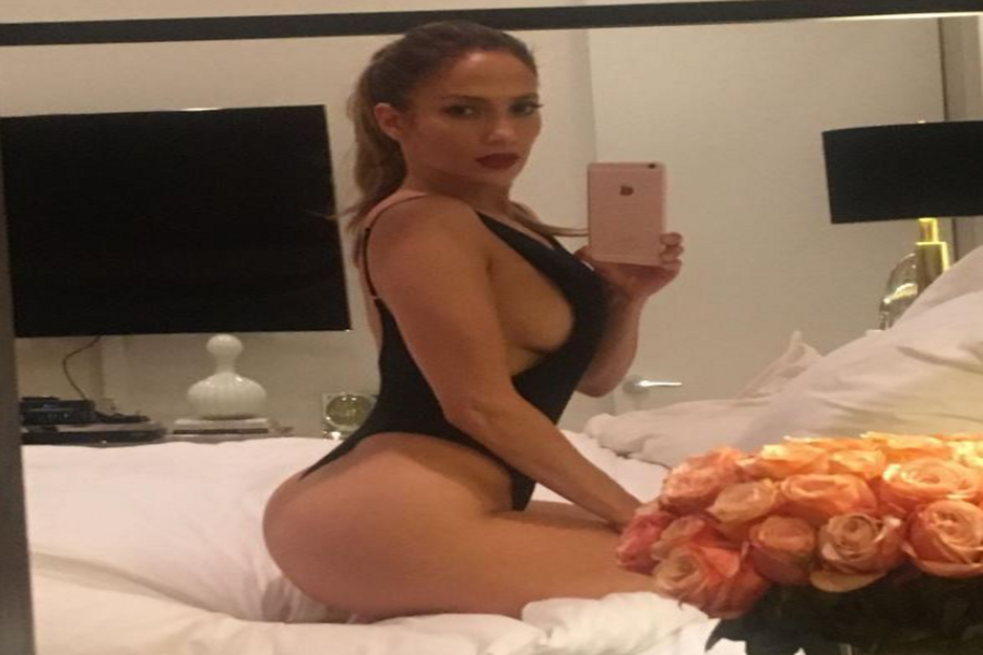 GOLA KAO OD MAJKE ROĐENA: Jennifer Lopez skinula sve sa sebe, pa najnovijom slikom napravila pometnju na društvenim mrežama (FOTO)
