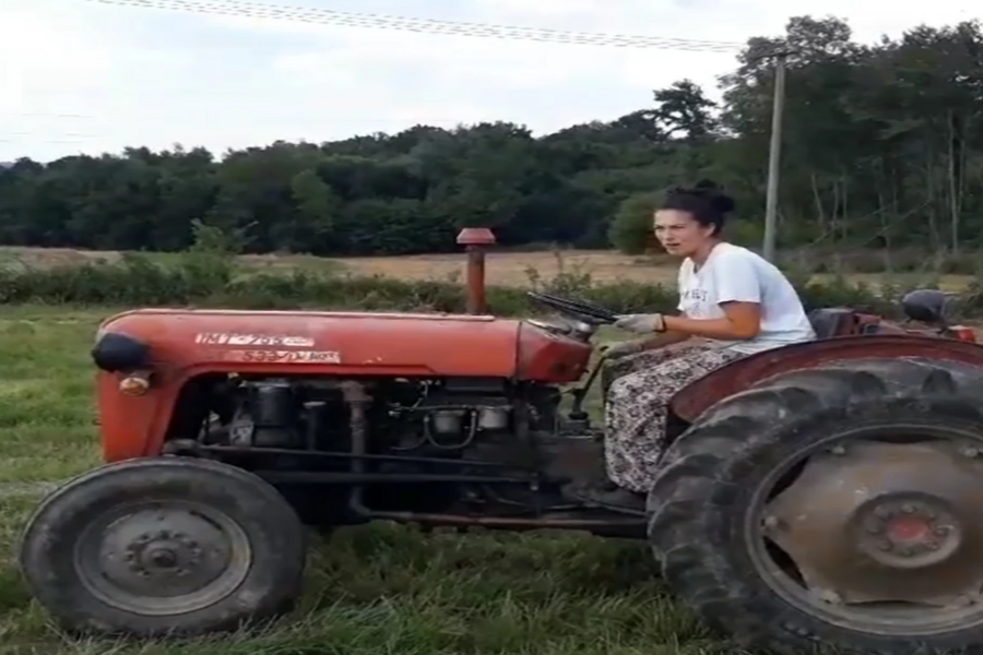 MOŽETE LI JE PREPOZNATI U OVOM IZDANJU?: Poznata glumica na vrhuncu karijere napustila sve i preselila se na selo