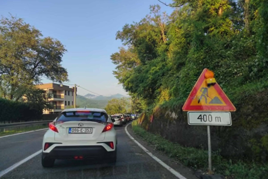 NAORUŽAJTE SE STRPLJENJEM: Kilometarske kolone od Jablanice prema Sarajevu (FOTO)