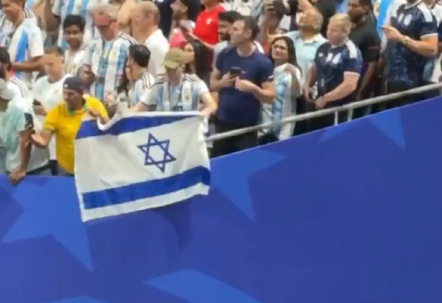 HAOS NAKON DRAME NA SVJETSKOM PRVENSTVU: Argentinci mahali zastavom Izraela ispred selektora Egipta, pogledajte njegovu reakciju