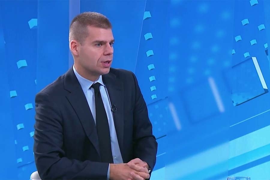 IDE U ISTRAŽNI ZATVOR: Ovo je profesor ekonomije optužen za seksualno uznemiravanje studentice...