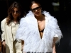 JENNIFER LOPEZ ZAPALILA PARIZ: Ispod raskošne jakne nosila samo grudnjak (FOTO)