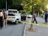 JEZIVE SCENE U SARAJEVU: Vozilo ograđeno trakom kod Latinske ćuprije, tragovi krvi i pištolj na zidiću (video)