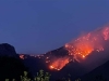 JEZIVE SCENE IZNAD MOSTARA: Vatra guta šumu i travu, vatrogascima pomažu brojni volonteri...