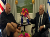 NIKO GA PRIJE NIJE OVAKO DOČEKAO: Pogledajte kako se američki senator 'skockao' da ugosti Netanyahua (VIDEO)