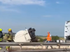SAOBRAĆAJNI KOLAPS U SUSJEDSTVU: Prevrnula se cisterna i potpuno blokirala autoput (VIDEO)