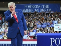 TRUMP UVODI NOVE CARINE ZA 60 ZEMALJA: 'Haotično i bez presedana'