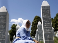TUŽNE SLIKE IZ MEMORIJALNOG CENTRA: U Potočarima sve spremno za kolektivnu dženazu i ukop deset žrtava genocida