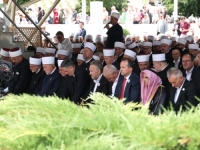 IZETBEGOVIĆ NA 31. GODIŠNJICU GENOCIDA: 'Na nama je obaveza da više nikada ne dozvolimo nasilje nad našim narodom'