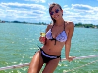 UNUKA LJUBIŠE SAMARDŽIĆA IZGLEDA KAO MILION DOLARA: Skinula se u žuti bikini i zagrmjela - IZRASLA U LJEPOTICU (FOTO)