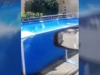 NEOBIČAN PRIZOR POSTAO HIT NA DRUŠTVENIM MREŽAMA: Postavila bazen nasred ulice, reakcije sugrađana podijeljene (VIDEO)