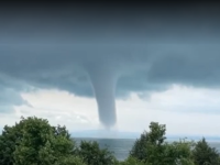 OVO JE HOROR PRIZOR OD KOJEG ZASTAJE DAH: Snimljen golemi vodeni tornado (VIDEO)