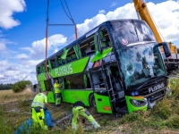 DRAMA NA AUTOCESTI: Dvospratni autobus FlixBusa sa 70 putnika sletio u provaliju