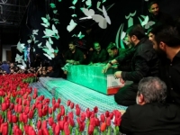 IRAN U ŽALOSTI: Tijelo poginulog iranskog vrhovnog vođe Alija Hameneija dopremljeno na komemoraciju u Teheranu