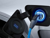 ŽESTOKA KONKURENCIJA: Dva kineska automobilska diva nastavljaju trku, Geely je nadmašio BYD...