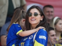 'VEČERAS JE…': Amra Džeko podijelila emotivnu poruku koja je dirnula navijače Bosne i Hercegovine  (FOTO)