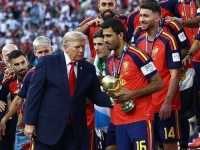 FURIJA NA TRONU: Trump uručio trofej prvaka svijeta Špancima, uslijedilo veliko slavlje Rodrija i saigrača