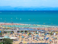 NEZAPAMĆENA TRAGEDIJA U POZNATOM LJETOVALIŠTU: Muškarac preminuo na plaži, njegova supruga hitno prevezena u bolnicu