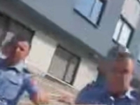 DRAMA U DOBOJU: Majka i kćerka nisu željele dozvoliti policajcima da uklone zastavu...
