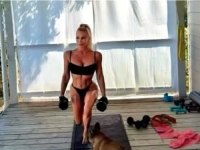 BIVŠA ŽENA POZNATOG BIZNISMENA POKAZALA TIJELO U 49. GODINI: 'Lako je izgledati dobro u Versaćiju' (FOTO)