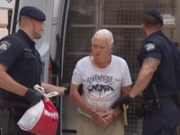 NOŽEM NASRNUO NA POLICAJKU: Napadač doveden pred istražitelje u Zadru