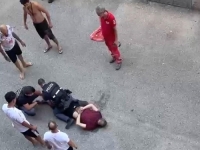 MUČNA SNIMKA ŠOKIRALA JAVNOST: Muškarac preminuo tokom policijske intervencije, porodica traži pravdu
