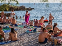PEDOFIL U HRVATSKOJ SNIMAO GOLU DJECU: Pogledajte gdje je sakrio kameru... (FOTO)