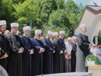 DŽENAZA U TIHOVIĆIMA: Ukopan Đemo Hadžić i 15 neidentifikovanih žrtava zločina iz 1992. godine