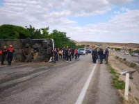 UŽAS U TURSKOJ: Prevrnuo se autobus pun putnika... (VIDEO)