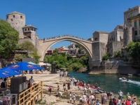 JEDINSTVEN DOGAĐAJ U GRADU NA NERETVI: Stiže hiljade posjetilaca na spektakl pod Starim mostom (FOTO)
