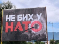PORUKE KOJE LEDE KRV U ŽILAMA: Osvanuli plakati protiv NATO saveza na ulazu u Sarajevo (FOTO)