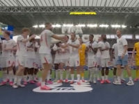 O OVOM SNIMKU BRUJI NOGOMETNI SVIJET: Englezi prekršili protokol na dodjeli medalja, pogledajte koga su doveli...