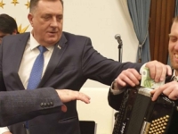 OVAJ BALON ĆE JEDNOM PUĆI, A ONDA NASTAJE HAOS: Pogledajte koliko RS godišnje prihoduje, a koliko živi od kredita?
