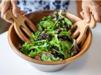TAJNA KOJU KRIJU KUHARI: Evo kako da salata ostane svježa i hrskava danima!