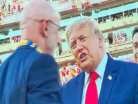 LUIS DE LA FUENTE RASKRIO TRUMPA: Evo šta mu je američki predsjednik šapnuo tokom dodjele medalja