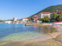 ŠOK NA JADRANU: Fekalije zagadile more na poznatoj plaži, kupanje strogo zabranjeno
