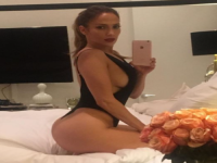 GOLA KAO OD MAJKE ROĐENA: Jennifer Lopez skinula sve sa sebe, pa najnovijom slikom napravila pometnju na društvenim mrežama (FOTO)