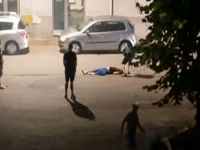 ŠIRI SE UZNEMIRUJUĆI SNIMAK IZ BH. SUSJEDSTVA: Mladića brutalno tukli i gazili na cesti