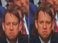 ŠTA RADI OVAJ ČOVJEK IZA TRUMPA?: Snimak nepoznatog muškarca postao glavna tema društvenih mreža (VIDEO)