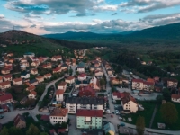 TOTALNI APSURD U RS-u: Opština bez banke, pekare i mesnice kupuje terenac od 164.000 KM
