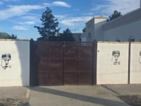 SRAMOTNO: Vandalski čin u Somboru, na zidu mesdžida osvanuo mural zločinca Ratka Mladića