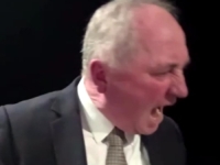 POZNATI POLITIČAR U PROGRAMU UŽIVO TOTALNO IZGUBIO ŽIVCE: 'Sjedi!' (VIDEO)