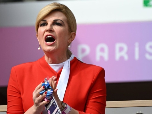 OPUSTILA SE UZ HARMONIKU: Poslušajte kako se Kolinda raspjevala u Torontu (VIDEO)