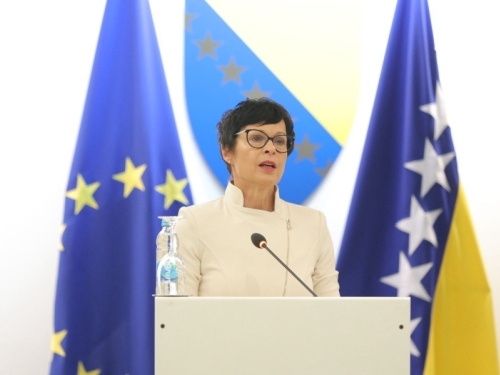 BOSNA I HERCEGOVINA PONOVO NIJE U IGRI: Čak i ratom pogođena Ukrajina ide naprijed