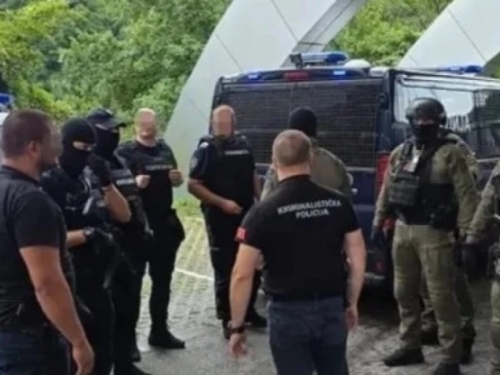 SUMNJIČI SE ZA DVA UBISTVA I OTMICU: Srbija predala Crnoj Gori opasnog kriminalca