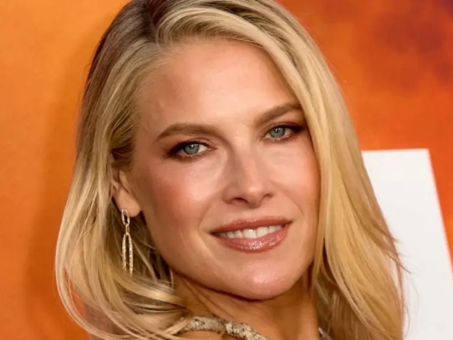ZVIJEZDA 'LANDMANA' ZABLISTALA U BIKINIJU: Ali Larter pokazala kako uživa daleko od Hollywooda