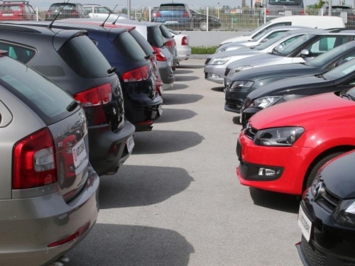 U BiH JE SVE VIŠE POLOVNIH AUTOMOBILA IZ AMERIKE: Koje prednosti i rizike nosi uvoz i na šta obratiti pažnju
